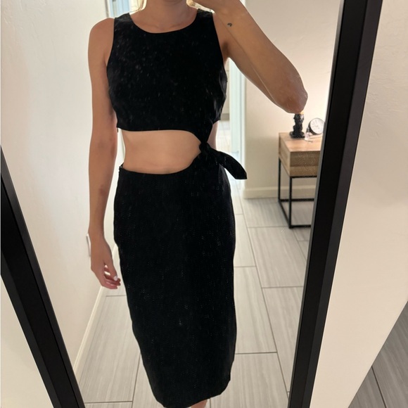 Cutout dress - Picture 1 of 3